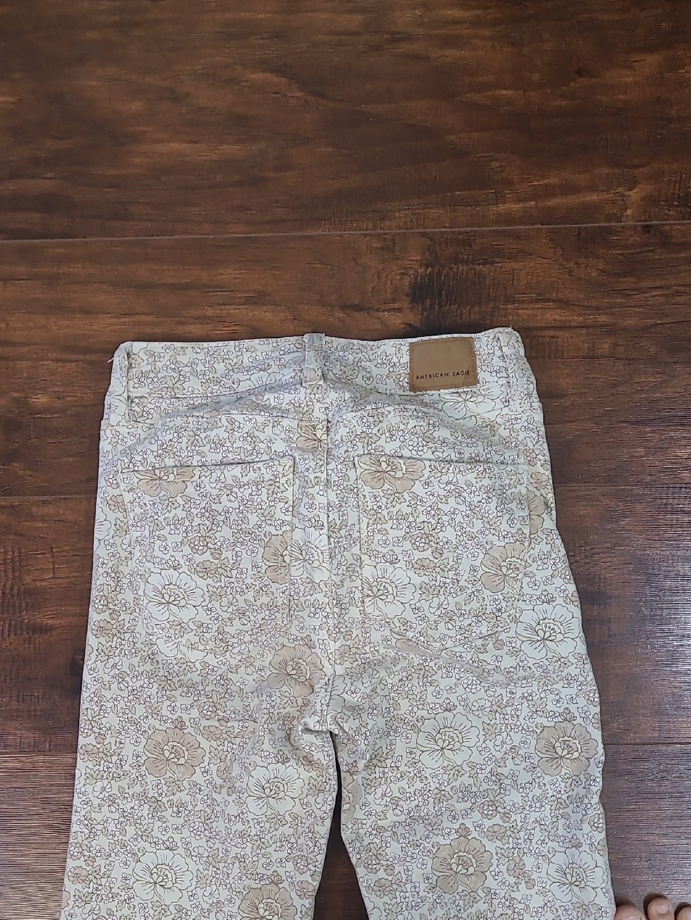 American Eagle Outfitters Floral Button-Up Top in Cream and Beige High Rize 00 - Picture 7 of 11